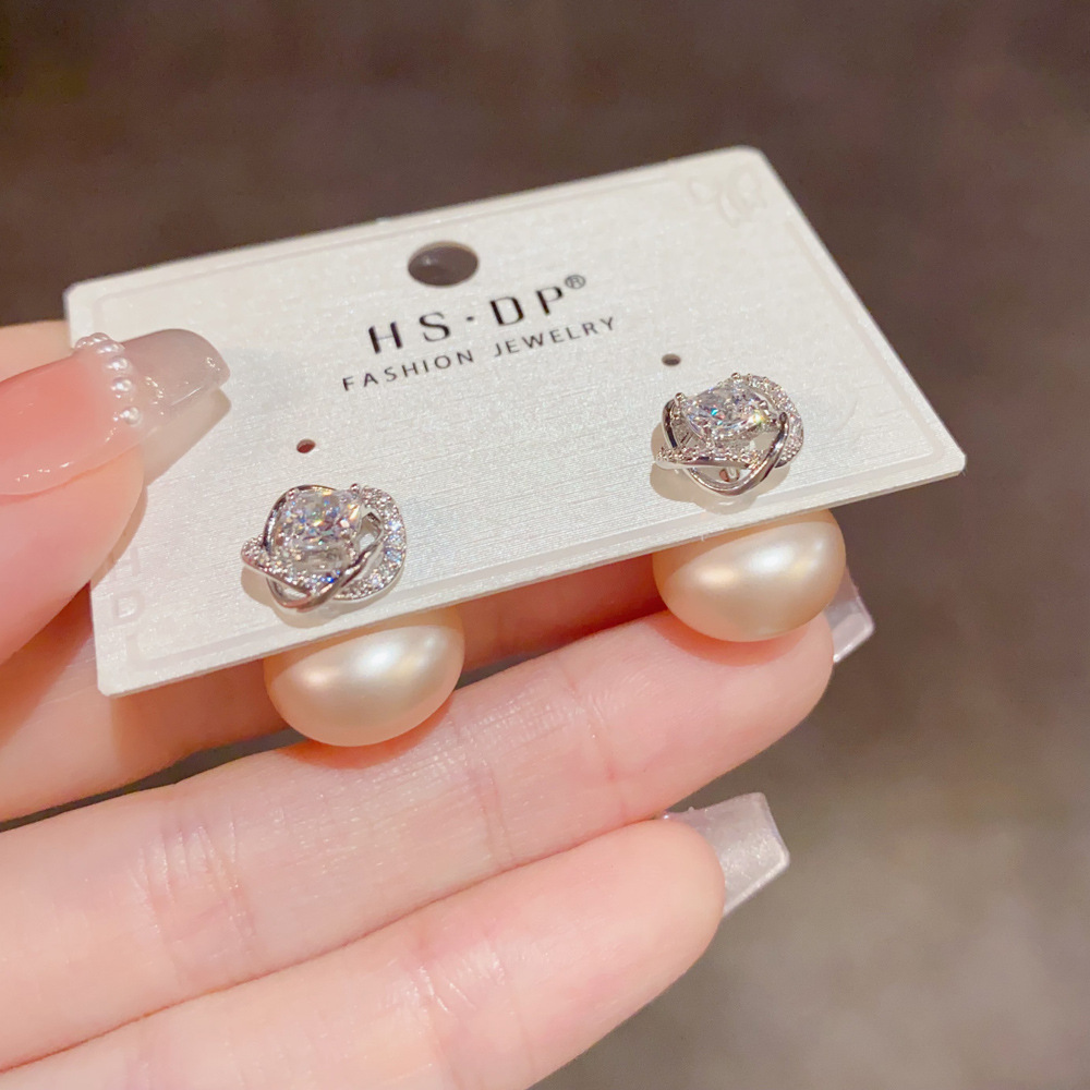 Twisted Sparkling Cluster Ear  - Cluster Stud Ear review and price